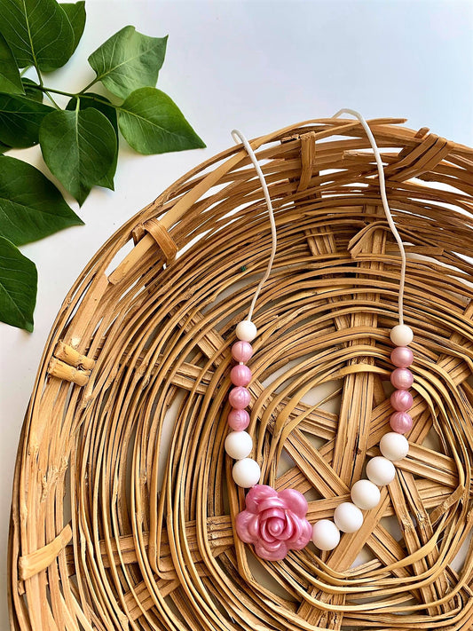 Necklaces With Flower Pendant