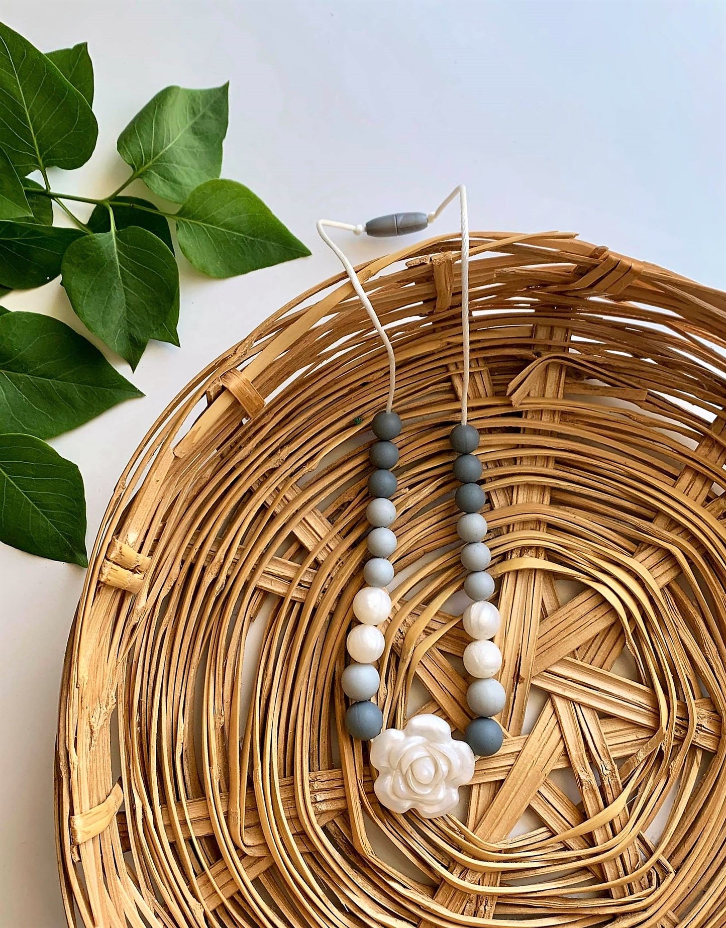 Necklaces With Flower Pendant