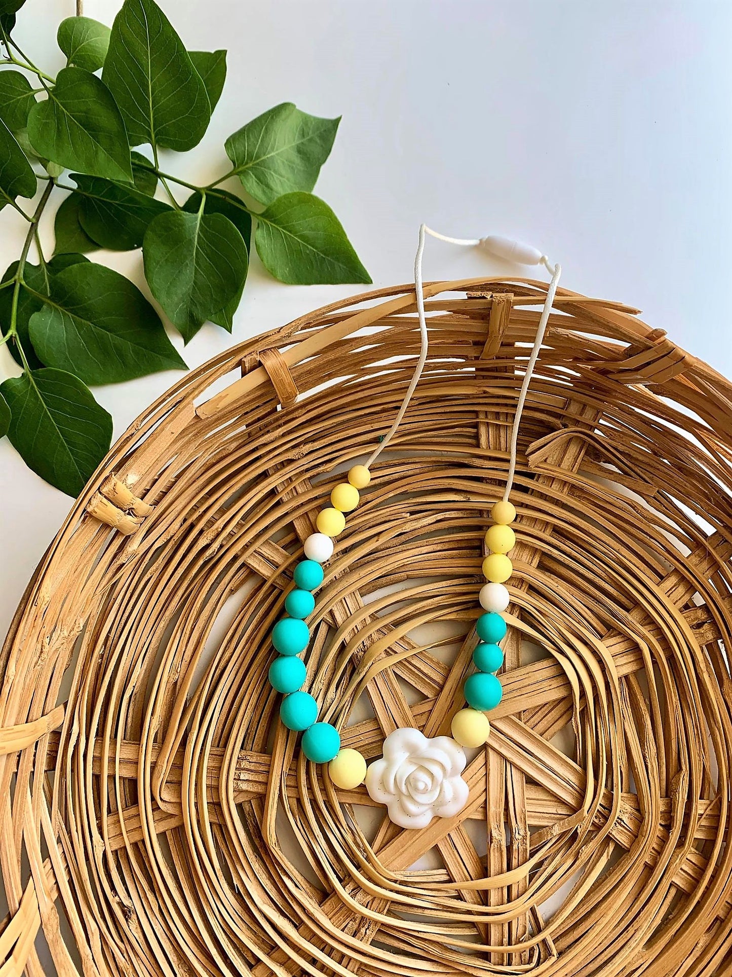 Necklaces With Flower Pendant